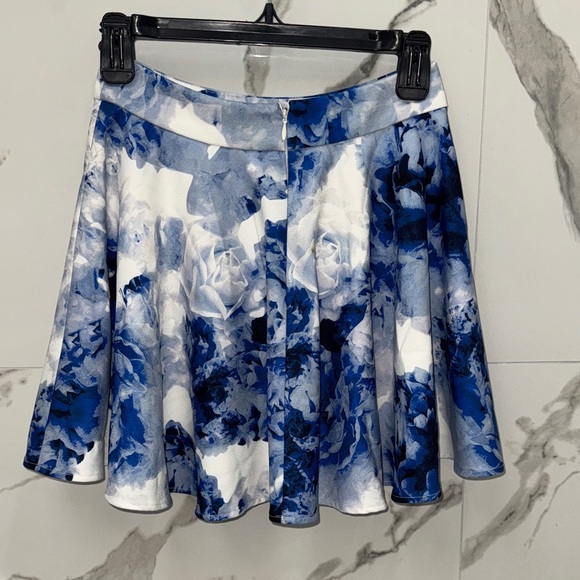 WYLDR Blue and White Floral Mini Skirt - Picture 3 of 5